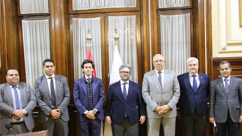 وزير الزراعة يبحث مع شركة إسبانية الاستثمار في مجال زراعة وتصنيع الزيتون