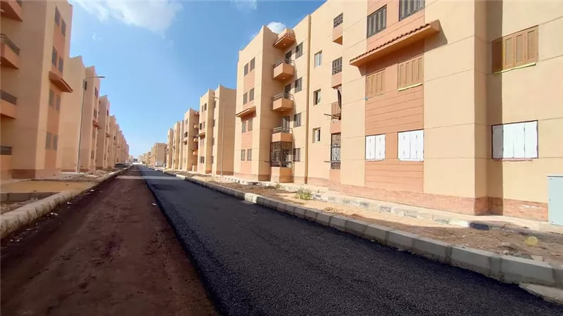 رئيس مدينة رأس سدر يتابع مشروعات رصف طرق بالخطة الاستثمارية بمنطقة الإسكان الاجتماعى
