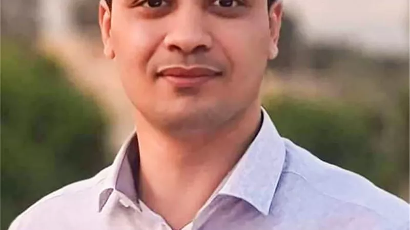 فنان مصري يحصد الجائزة الأولى في مسابقة دولية للكاريكاتير