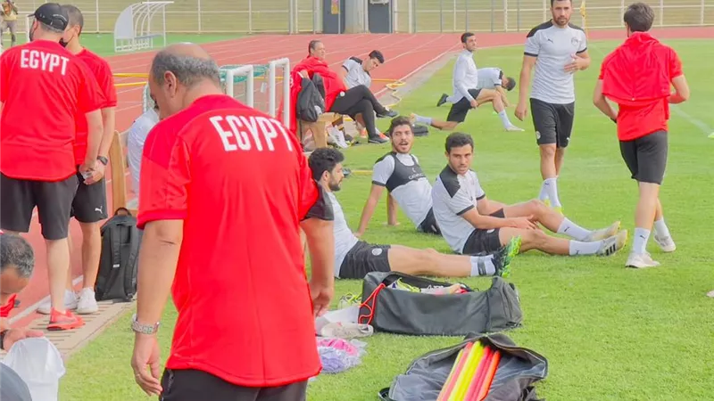إيقاف مران منتخب مصر بسبب طائرة تجسس