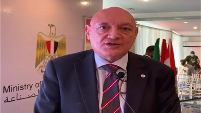 سفير مصر بالكاميرون يوجه رسالة لمشجعين المنتخب قبل المباراة بساعات .. فيديو