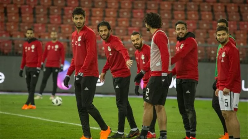 طائرة درون وكاميرات مخفية للتجسس على مران المنتخب قبل مواجهة الكاميرون.. فيديو