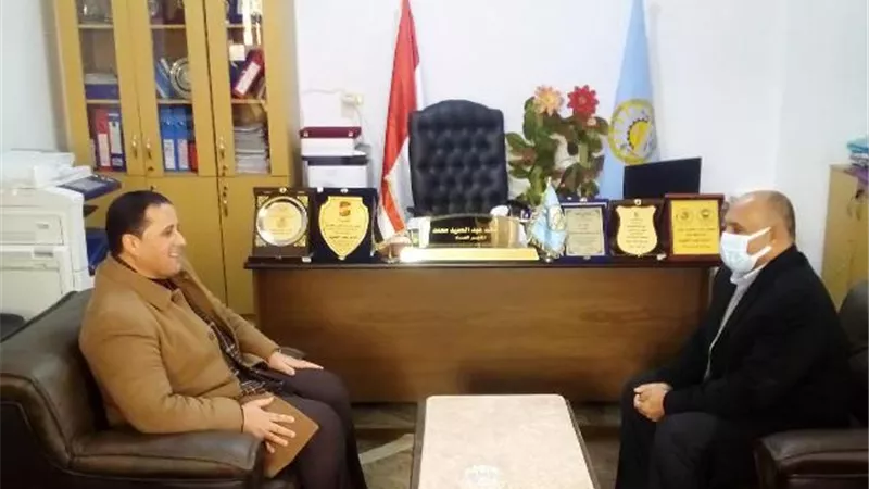 مدير تعليم مطروح يلتقى مدير الشباب والرياضة.. ويؤكد على الاهتمام بالمواهب في جميع المجالات