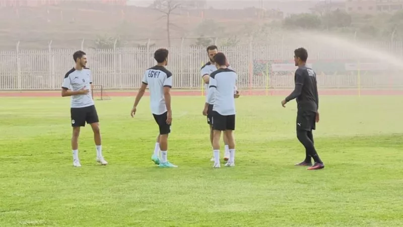 السفير المصري يكشف حقيقة تجسس جهاز الكاميرون على مران الفراعنة