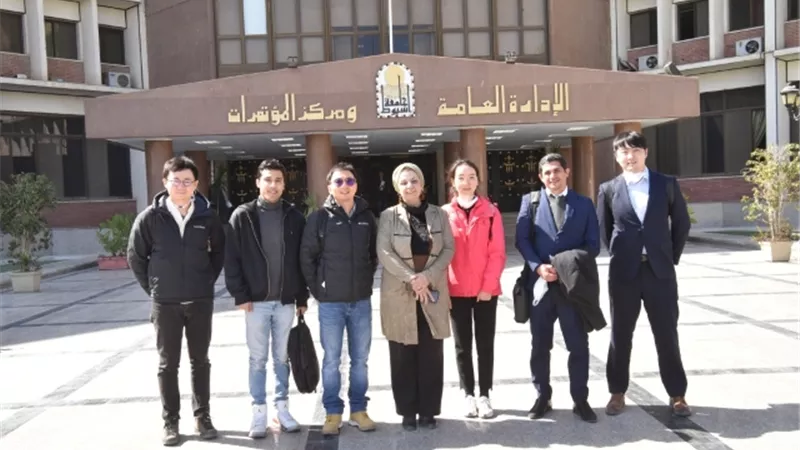 نائب رئيس جامعة أسيوط تصطحب أعضاء الوفد الصيني في جولة تفقدية موسعه داخل المستشفيات الجامعية