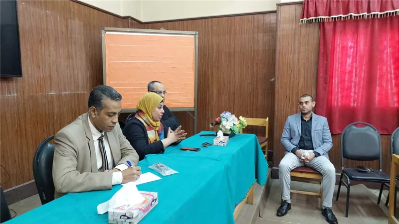 مركز إعلام قنا يواجه الجرائم الإليكترونية بندوة تحت عنوان
