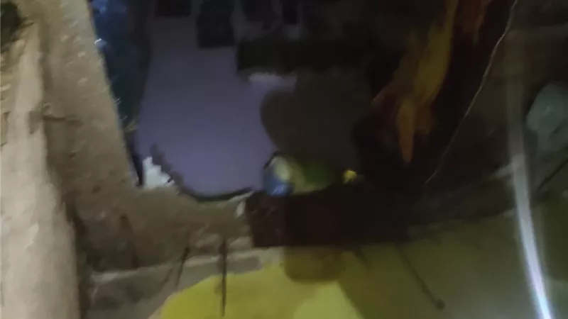 انهيار سقف عقار على ثلاث اطفال بشارع الامام الغزالى بامبابة..بالفيديو