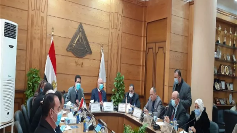 رئيس جامعة بنها: حريصون على تذليل كافة العقبات لتحسين النظام الادارى
