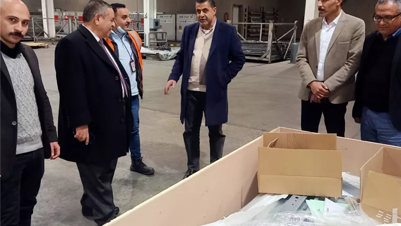 رئيس مصلحة الجمارك يقوم بزيارة مفاجئة لقرية البضائع بالقاهرة