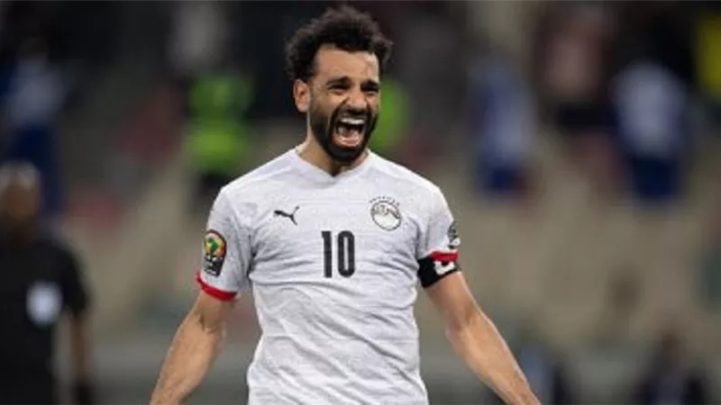 شاهد ماذا فعل لاعبى الكاميرون لإيقاف محمد صلاح.. فيديو