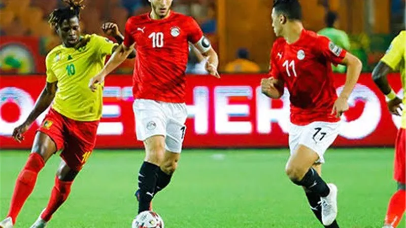 ضغط كاميروني ودفاع ببسالة للمنتخب المصرى فى الشوط الأول