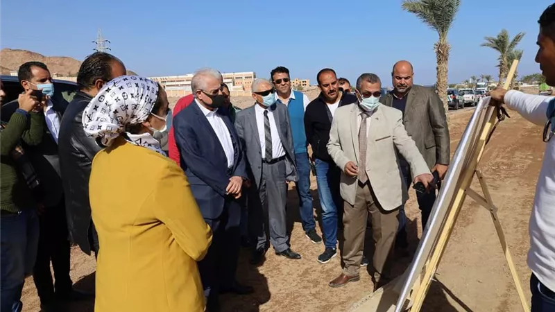 فودة يتابع أعمال الطرق الداخلية بمدينة دهب بتكلفة 45 مليون جنيه