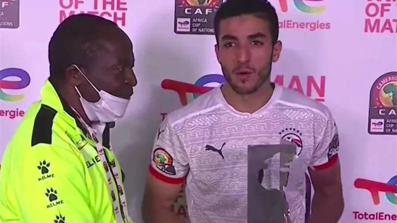 محمد عبد المنعم أحسن لاعب فى مباراة مصر والكاميرون