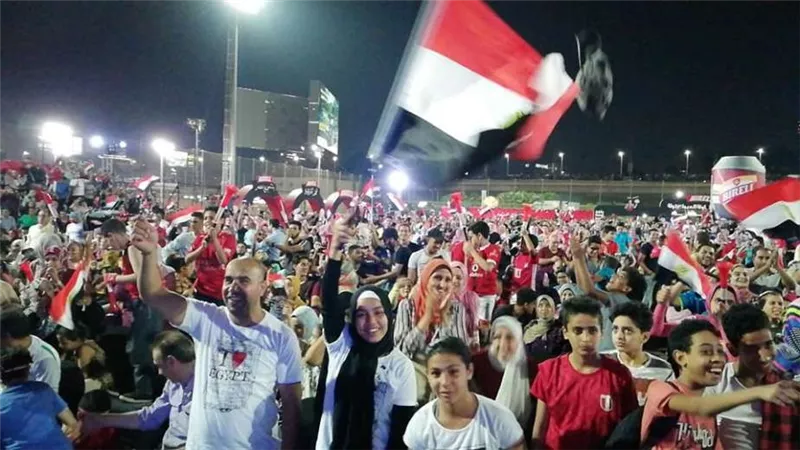 شاهد فرحة الجماهير بعد تأهل منتخب مصر لنهائى الكان.. فيديو