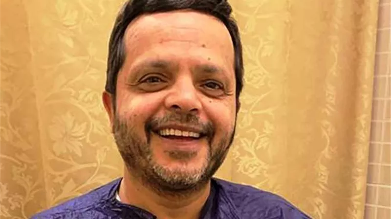 شاهد.. محمد هنيدي يٌشيد بالفراعنة.. ويسخر من صامويل إيتو