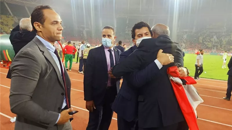 بالصور.. وزير الرياضة مهنئاً لاعبو المنتخب.. عازمون على الفوز باللقب الثامن
