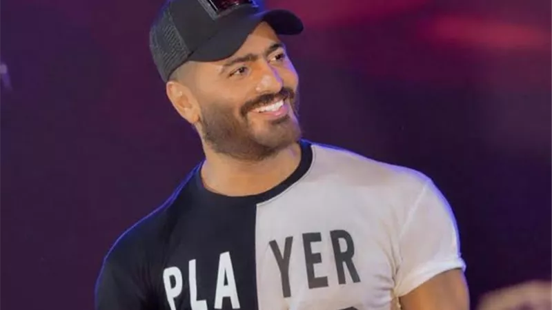 تامر حسنى يحتفل بفوز المنتخب المصرى بطريقته الخاصة