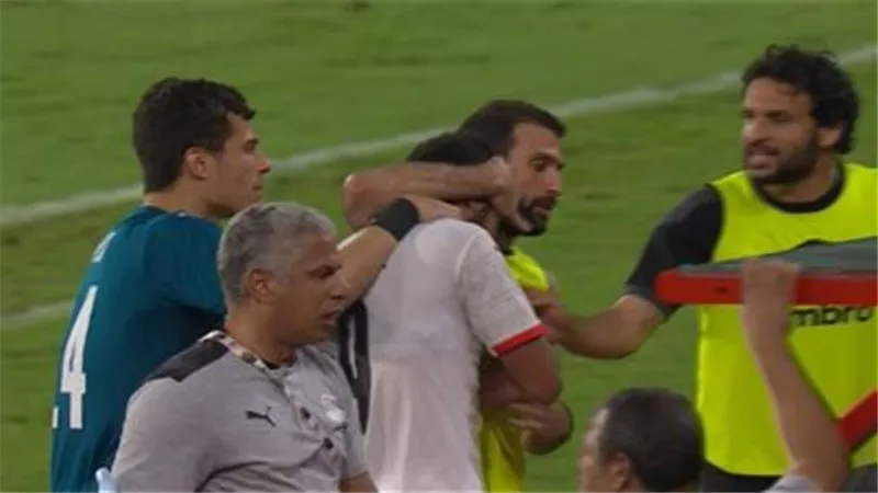 شاهد.. كيروش يعتذر لـ محمد شريف بعد التأهل لنهائي أمم إفريقيا
