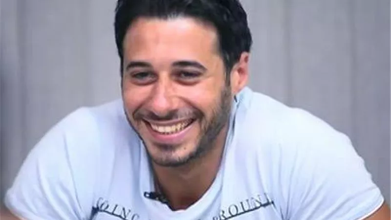 احمد السعدنى يحتفل بفوز المنتخب المصرى 
