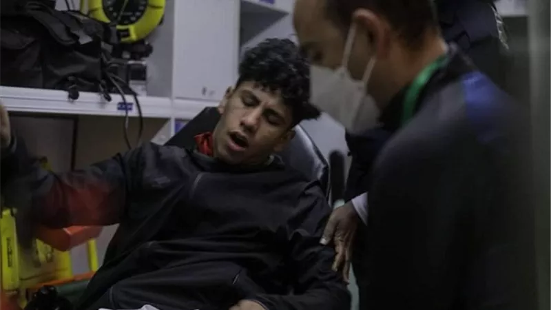عمار حمدى يبدأ جلسات علاج طبيعى تمهيد لجراحة الصليبى