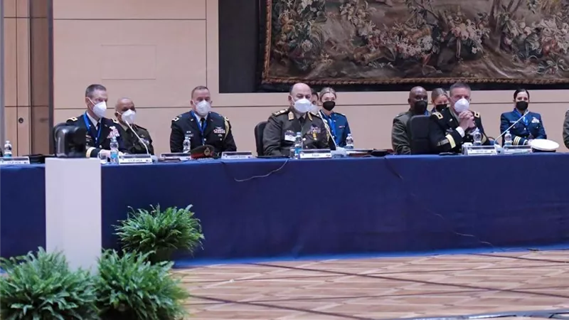 الفريق أسامه عسكر يعود إلي أرض الوطن بعد إنتهاء زيارته لإيطاليا لحضور مؤتمر رؤساء أركان الدول الإفريقية