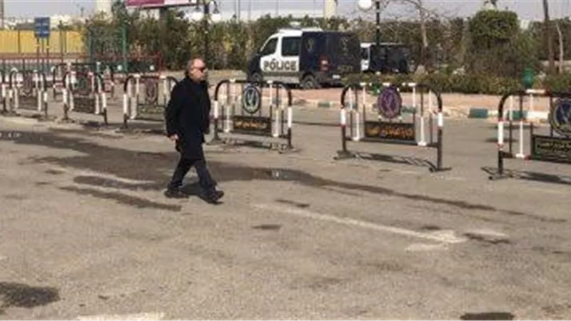 اشرف زكى وأيمن عزب فى جنازة المخرج جلال الشرقاوي