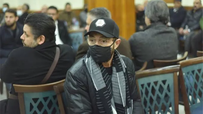 احمد زاهر فى عزاء والدة الفنان محمد جمعة.. صور