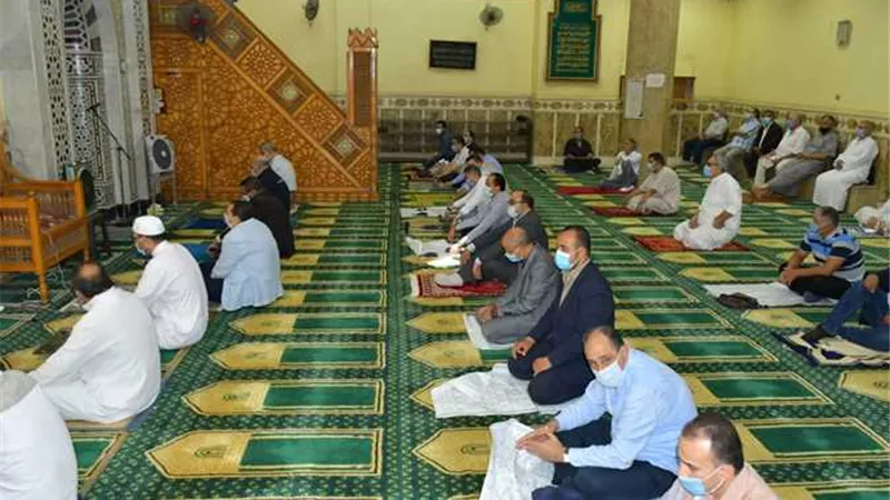 إذا نام المُصلي طوال خطبة الجمعة..هل تحسب له جمعة؟
