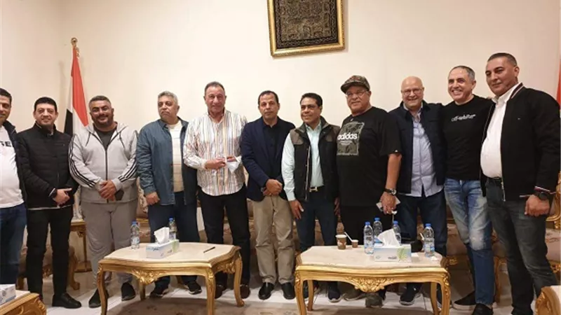 الخطيب يزور مقر عضويات الأهلي في الإمارات