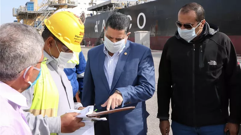 ٢٨ سفينة و ٤٥٢٤ شاحنة على أرصفة ميناء دمياط