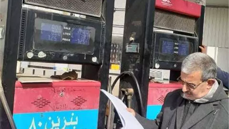 محافظ الشرقية يطمئن على توافر المواد البترولية داخل المحطات