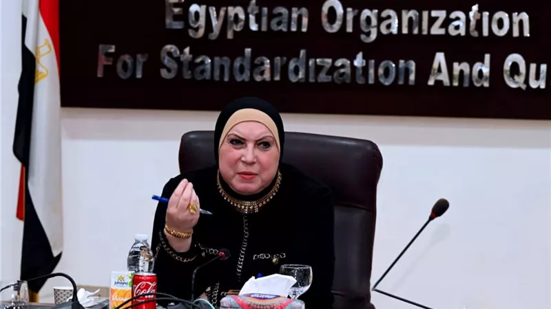 نيفين جامع تبحث سبل الارتقاء بمنظومة الجودة والالتزام بالمواصفات القياسية المصرية والعالمية