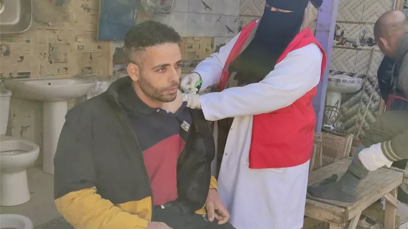 إنتشار فرق متحركة لتطعيم أهالي الشرقية بلقاح كورونا..صور