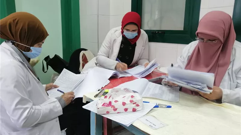 علاج ١٨٥٠ مواطنا بالمجان في قافلة طبية بدمياط