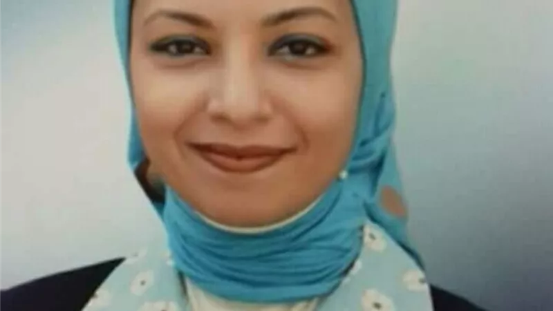 تقرير استاذة الجامعة الامريكية بشأن منهج اللغة الانجليزية يثير الجدل في غرفة عمليات الجمهورية اونلاين