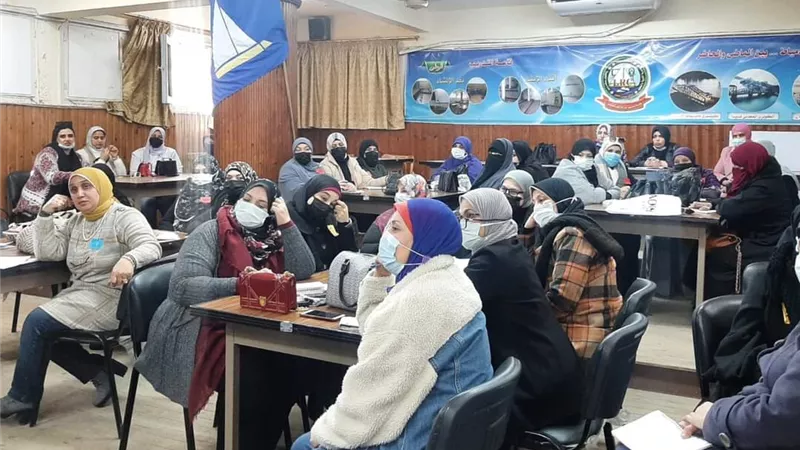 وكيل تعليم دمياط يتفقد تدريب كوادر رياض الأطفال على النظام التعليمي الجديد