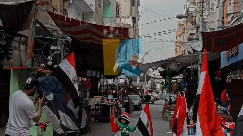 شاشات عرض وأعلام مصر في الإسماعيلية قبل مباراة المنتخب ..صور