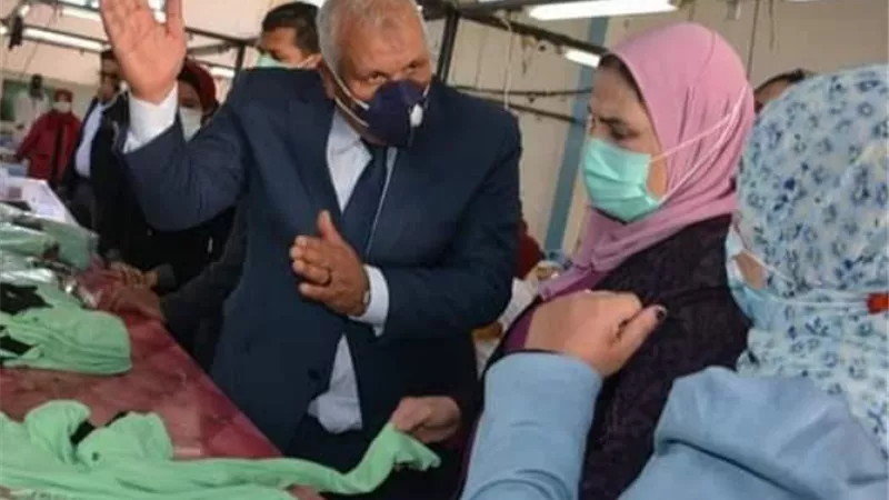 القباج تفتتح ٥٠ قاعة للاطفال وتشيد بمنتجات مجمع التمور والملابس بالخارجة