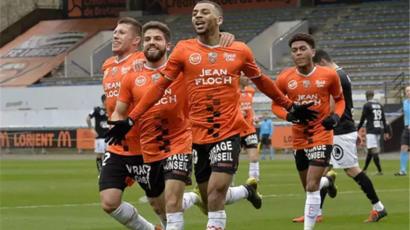 لوريان يعبر لانس بثنائية فى الدورى الفرنسى