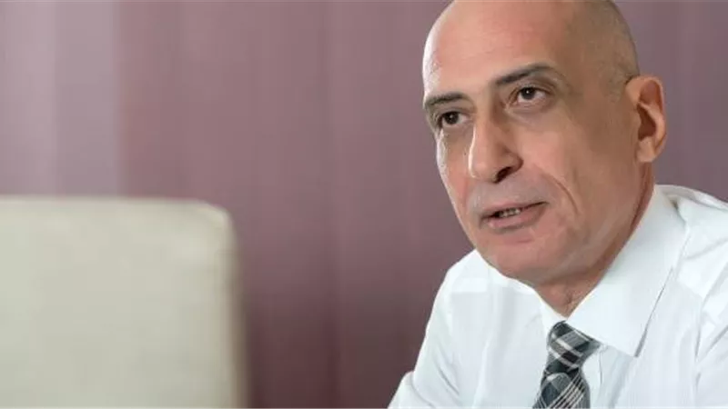 إقامة الصالون الأول لفن الخزف في مارس