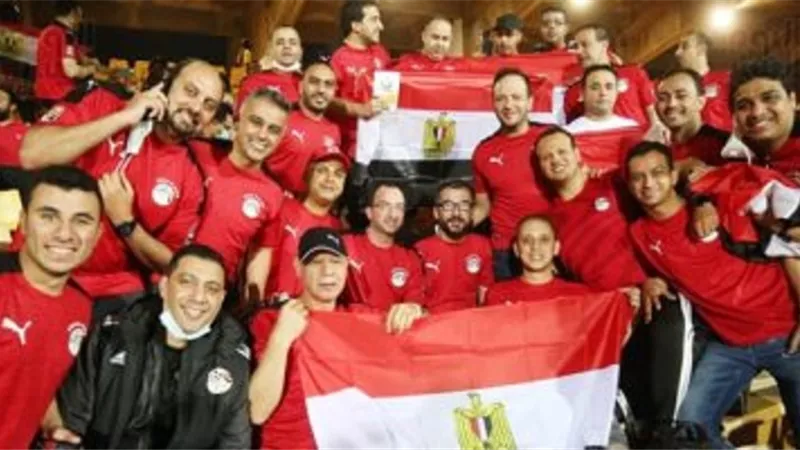 الجماهير تشعل الأجواء قبل نهائى مصر و السنغال.. شاهد