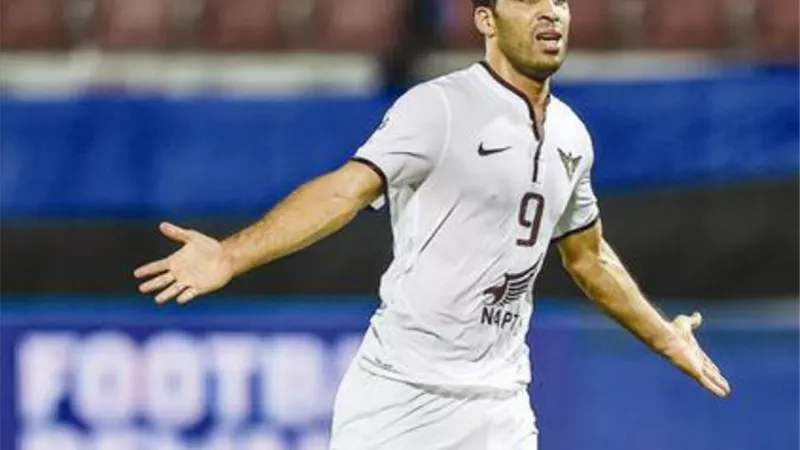 اللاعب المغربي عبد الرازق حمد الله يتكفل بمنزل لأسرة ريان