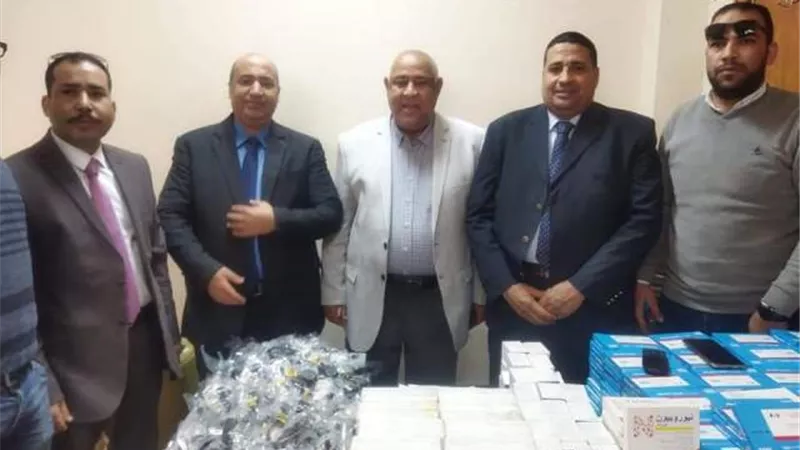 جمارك سفاجا تضبط محاولة تهريب عدد من ساعات اليد والأدوية.. بالصور