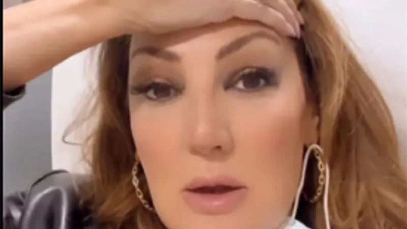 لحظة اغماء فنانة امريكية على خشبة المسرح.. فيديو