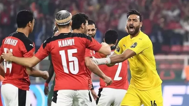 شاهد أبو جبل يواصل تألقه فى الدفاع عن عرين الفراعنة ويتصدى لهدف مؤكد للسنغال فى الدقيقة 99 ... فيديو