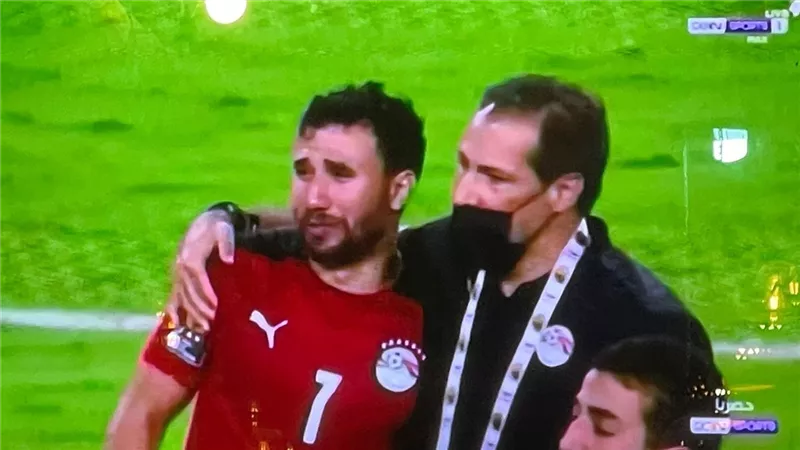 البكاء يسيطر على لاعبى المنتخب بعد خسارة اللقب الأفريقى أمام السنغال ..وتصفيق حار من الجماهير