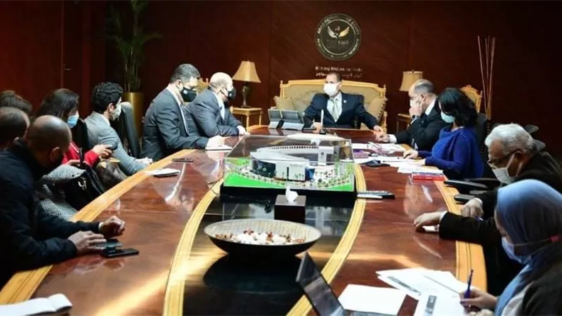 رئيس الرقابة المالية يبحث مع غرفة التجارة الأمريكية سبل جذب مزيد من الاستثمارات