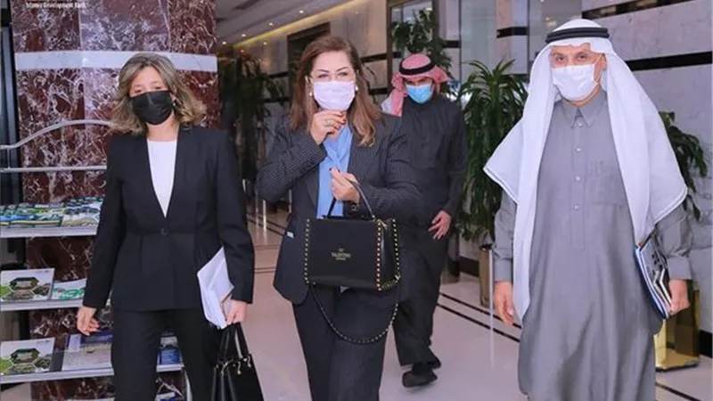 «السعيد» تلتقي برئيس مجموعة البنك الإسلامي للتنمية في السعودية