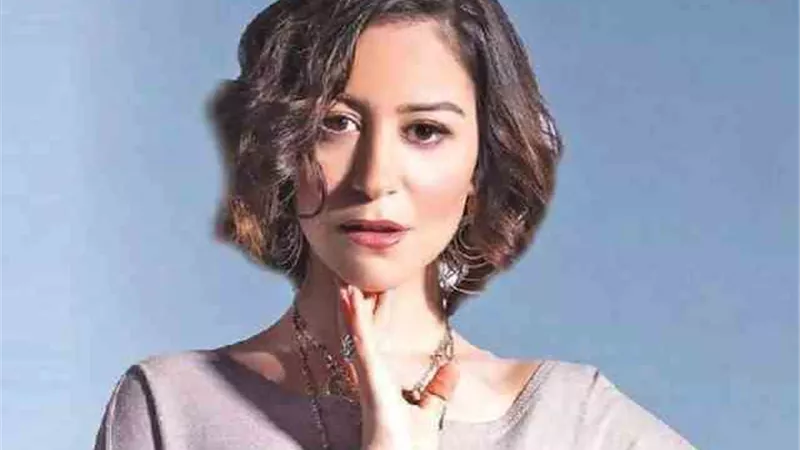 منة شلبى تسافر لـ