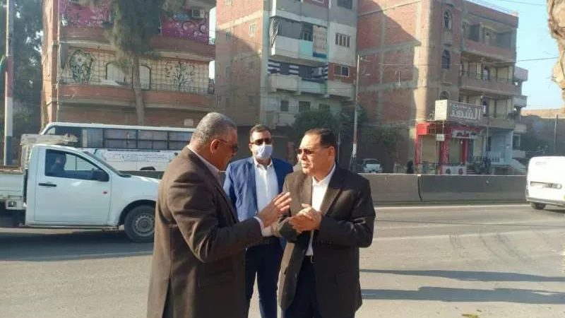 محافظ الشرقية يوجه بتكثيف حملات النظافة ورفع الإعلانات المخالفة بطريق أبوحماد الزقازيق